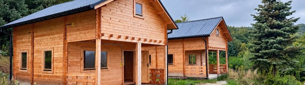 Drewniany domek  z widokiem na jezioro rożnowskie