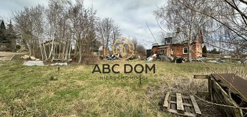 Działka z domem  w dogodnej lokalizacji