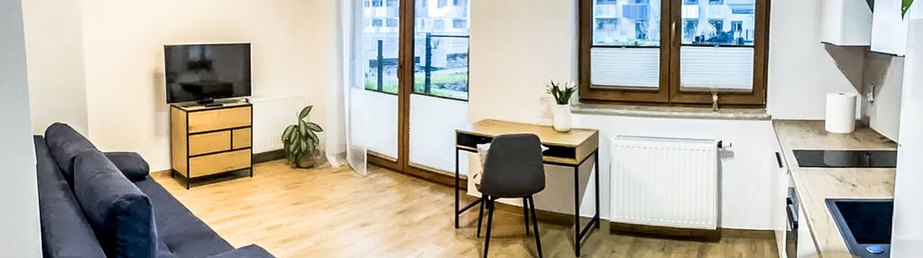 Nowoczesna kawalerka z ogródkiem i garażem