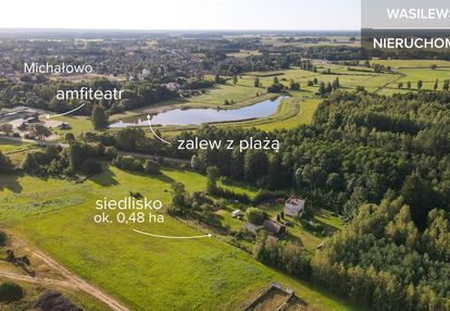 Siedlisko: 2 domy, budynki gospodarcze, staw