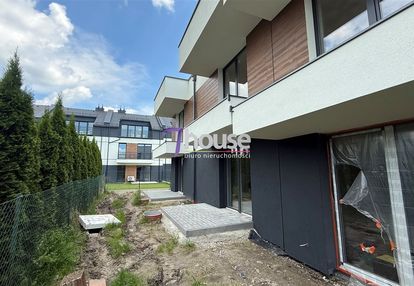 Nowoczesny apartament z ogródkiem!