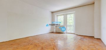 Przestrzenne mieszkanie do remontu