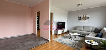 M5 małopolska z widokiem na skwer zielony