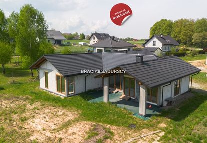 Piękny dom parterowy / 20 ar / las / tomice