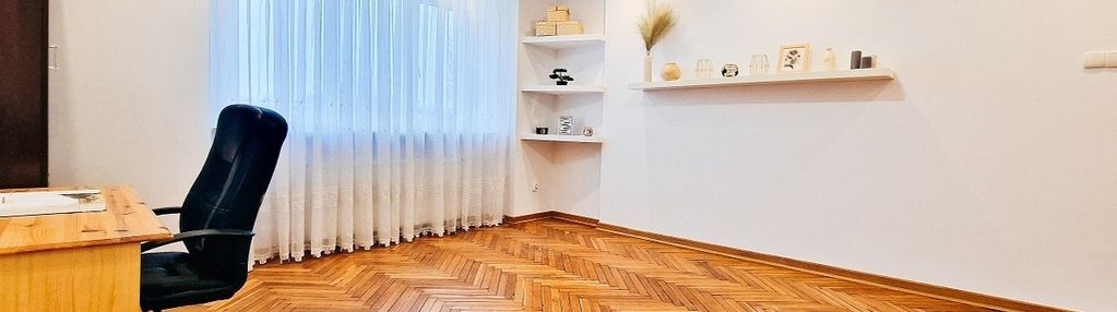 Kamienica-blisko metra- 3 oddzielne pokoje -balkon