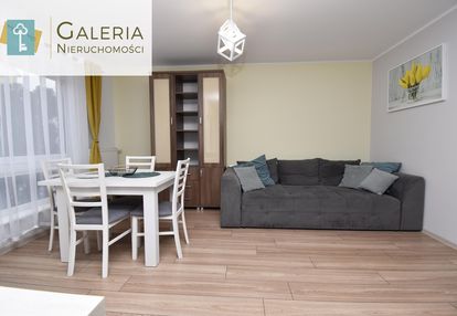 Nowsze budownictwo, ogródek, miejsce postojowe