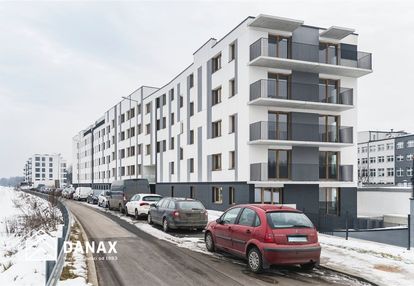 3 pokojowe z balkonem i i miejscem postojowym