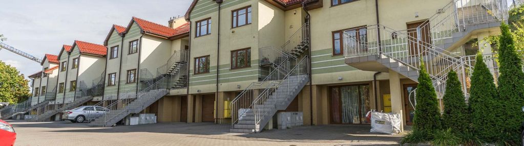 Ii poziomowe z ogródkiem i garażem