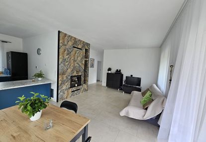 Nieduży nowy dom - walim, glinno