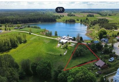 Dom nad jeziorem –  w malowniczym kaletniku.