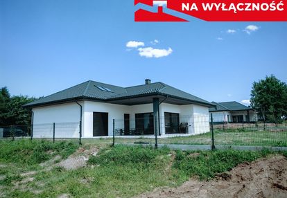 Nowy dom parterowy z antresolą.