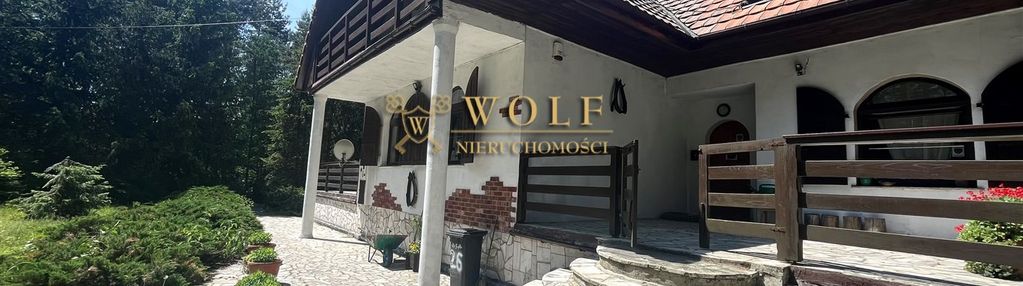 Dom w stylu dworskim w sąsiedztwie lasu!