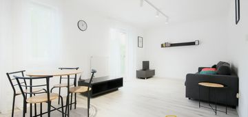 Duże i dwustronne |  2 pokoje + balkon | magnolia