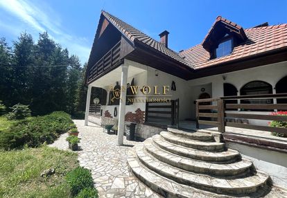 Dom w stylu dworskim w sąsiedztwie lasu!