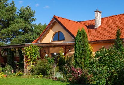 Dom pod elblągiem z pięknym ogrodem i stawem