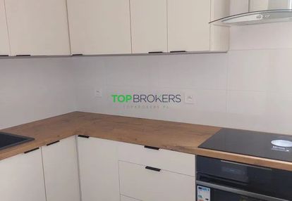 Cztery pokoje blisko metra, parking zewnętrzny