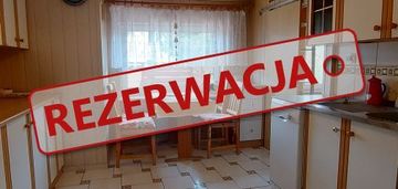 Mieszkanie na i piętrze z garażem i działką w chos