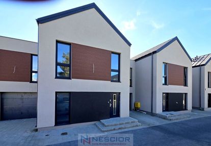 Segment narożny 140 m² w stanie deweloperskim | garaż w bryle