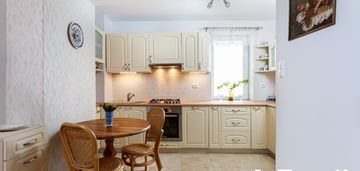 4pok| targówek mieszkaniowy| przy metrze| schowek