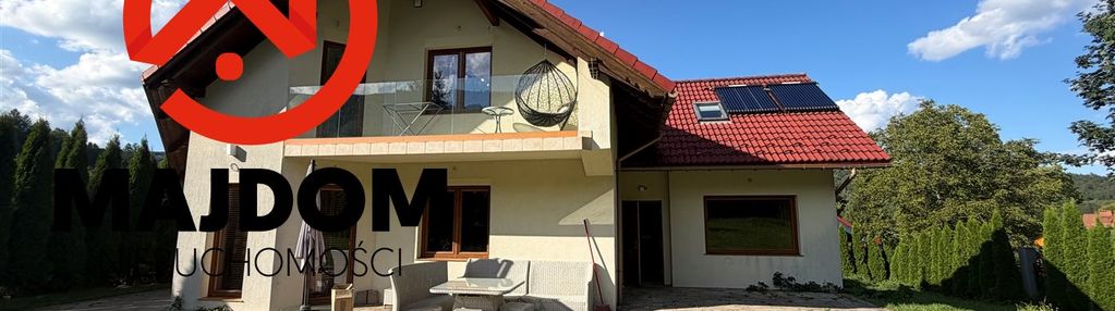Dom w bajkowej scenerii