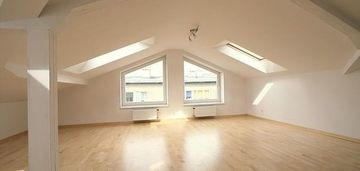 Dwupoziomowy apartament w centrum