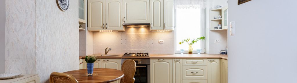 4pok| targówek mieszkaniowy| przy metrze| schowek