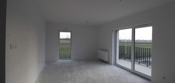 Cena za pakiet z komórką i parkingiem/ duży balkon