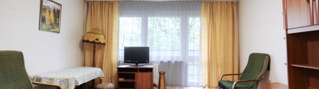 Dobrze skomunikowana kawalerka z oddzielną kuchnia