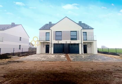 Nowoczesne domy - z garażem i czterema sypialniami