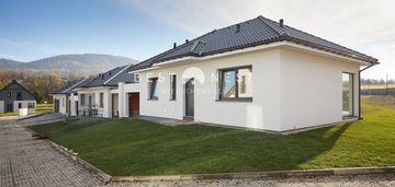 Dom parterowy z pięknym widokiem i garażem