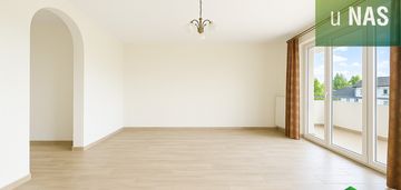 Trzy pokoje z dużym narożnym balkonem