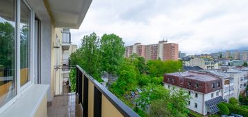 Idealny rozkład z dużą widną kuchnią i loggią