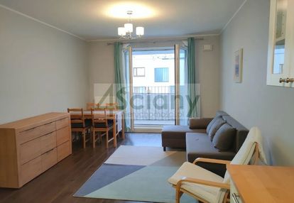 Słoneczna kawalerka z dużym potencjałem