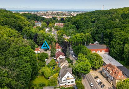 Działka 990m2 z domem,  tuż przy lesie.