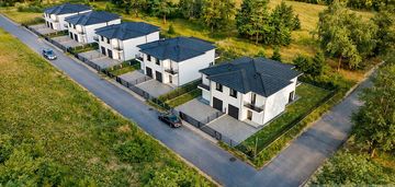 Nowoczesny dom z garażem w nowych iganiach | 162,6