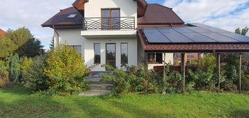 Nowoczesny dom w spokojnej okolicy, kozłów biskupi