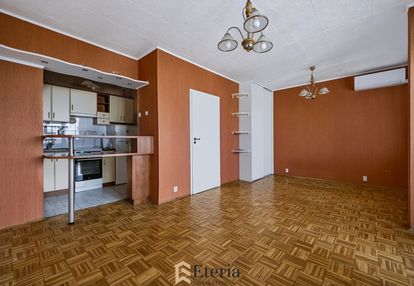 Metro ursynów | cisza | garaż