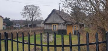 Drewniany dom we wsi łojew do remontu