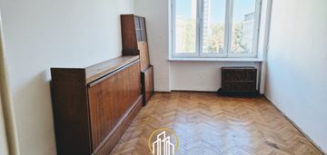 Klimatyczne mieszkanie z potencjałem w centrum
