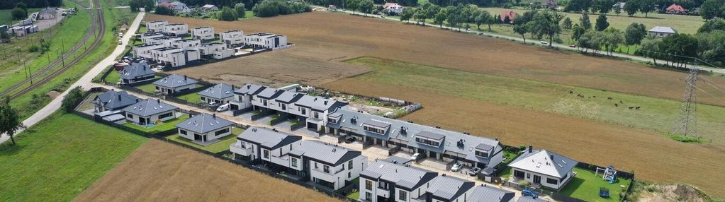 Funkcjonalny dom z garażem w zabudowie szeregowej