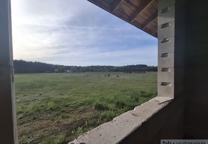 Działka budowlana z domem w stanie surowym