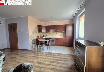 Duża kawalerka w pobliżu szkoły podstawowej nr 2.