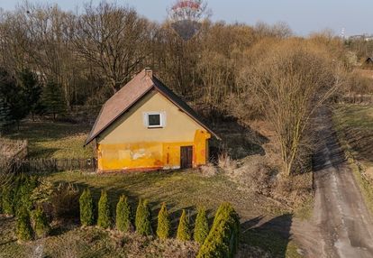 Działka z domem na sprzedaż