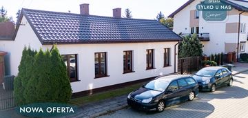 Parterowy dom na osiedlu domków