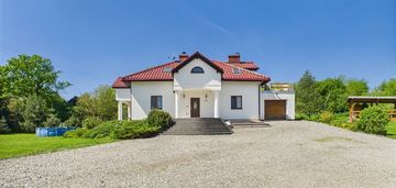 Nowoczesny dom z klimatem – działka ponad 1 ha