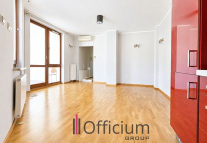 Apartament w nowoczesnym budynku, ścisłe centrum.