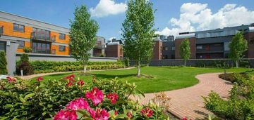 Nowoczesny apartament w centrum z ogrodem!
