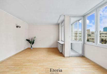 Duża przestrzeń za oknem-m świętokrzyska-cisza