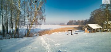 Olsztyn, dom z bala z linią brzegową