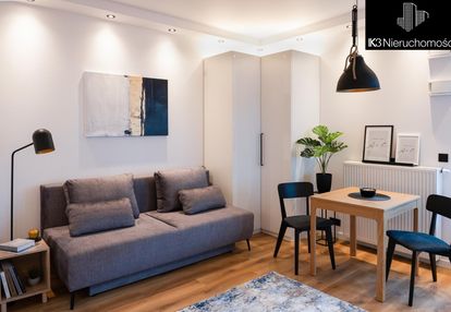 Nowiutka kawalerka z ogródkiem przy samym metrze